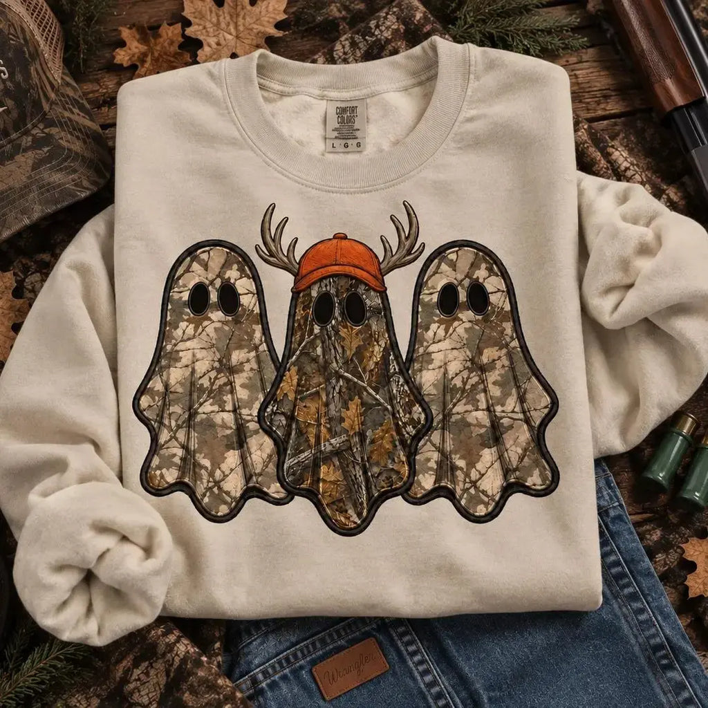 Retro Ghost Hunting Halloween Sweatshirt, Spooky Camo Graphic Pullover Vintage Ghost Hunter Crewneck Fall Fleece Top Cute Halloween Gift for Women